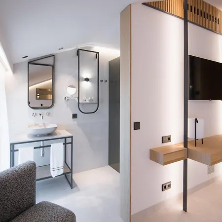 Myr Puerta Serranos Hotel